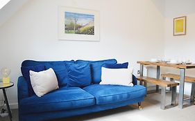 Stylish Modern Flat With Parking - Pass The Keys